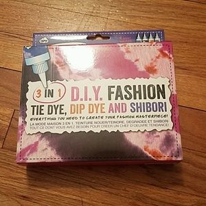 🌈NWT/D.I.Y Tie Dye Kit
